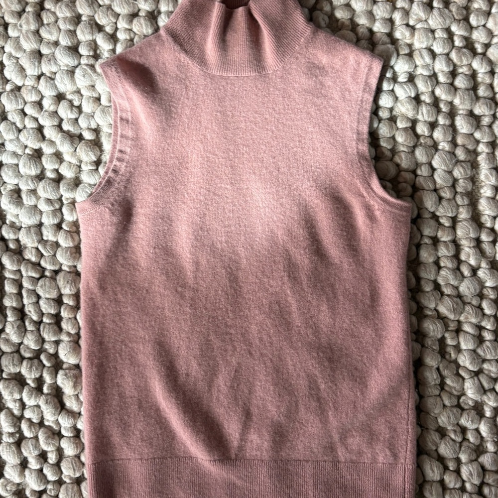 Cashmere Bloomingdale's Blush Sleeveless Turtleneck Sweater